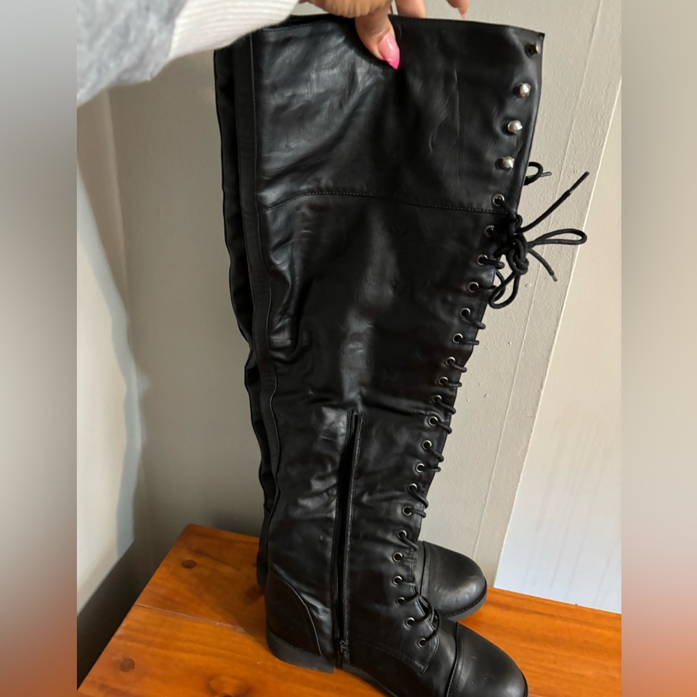 Black leather tie up boots - Picture 2 of 5